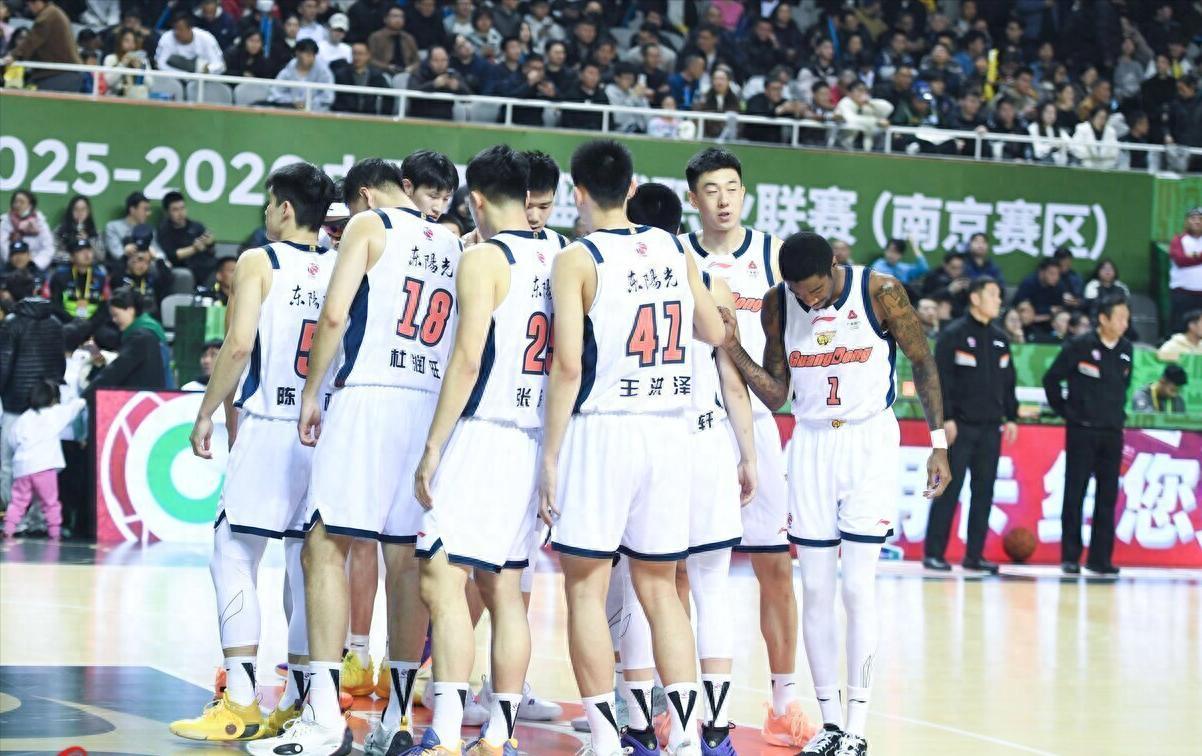 不当水货！杜锋弟子拿下14+10，打南京队开窍了，胡明轩回击质疑