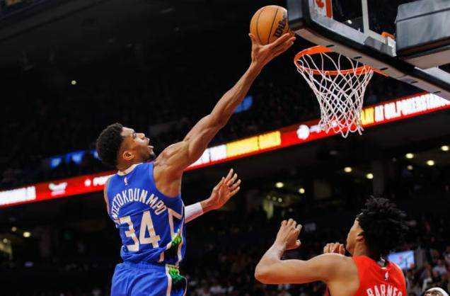 球迷首选-字母哥连续打出逆天数据 布登霍尔泽却高兴不起来